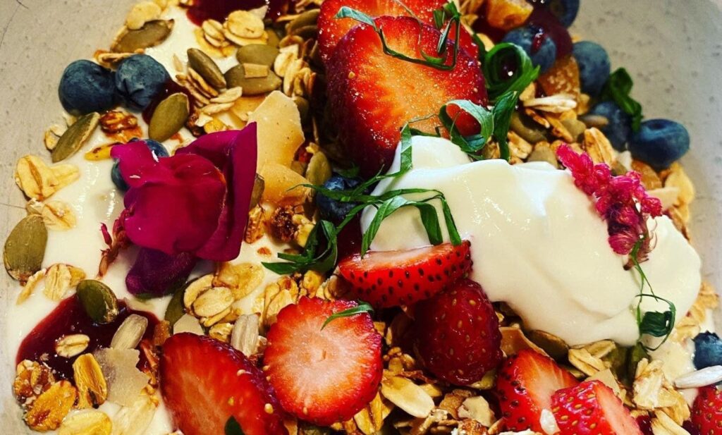 Muesli & Yoghurt Breakfast