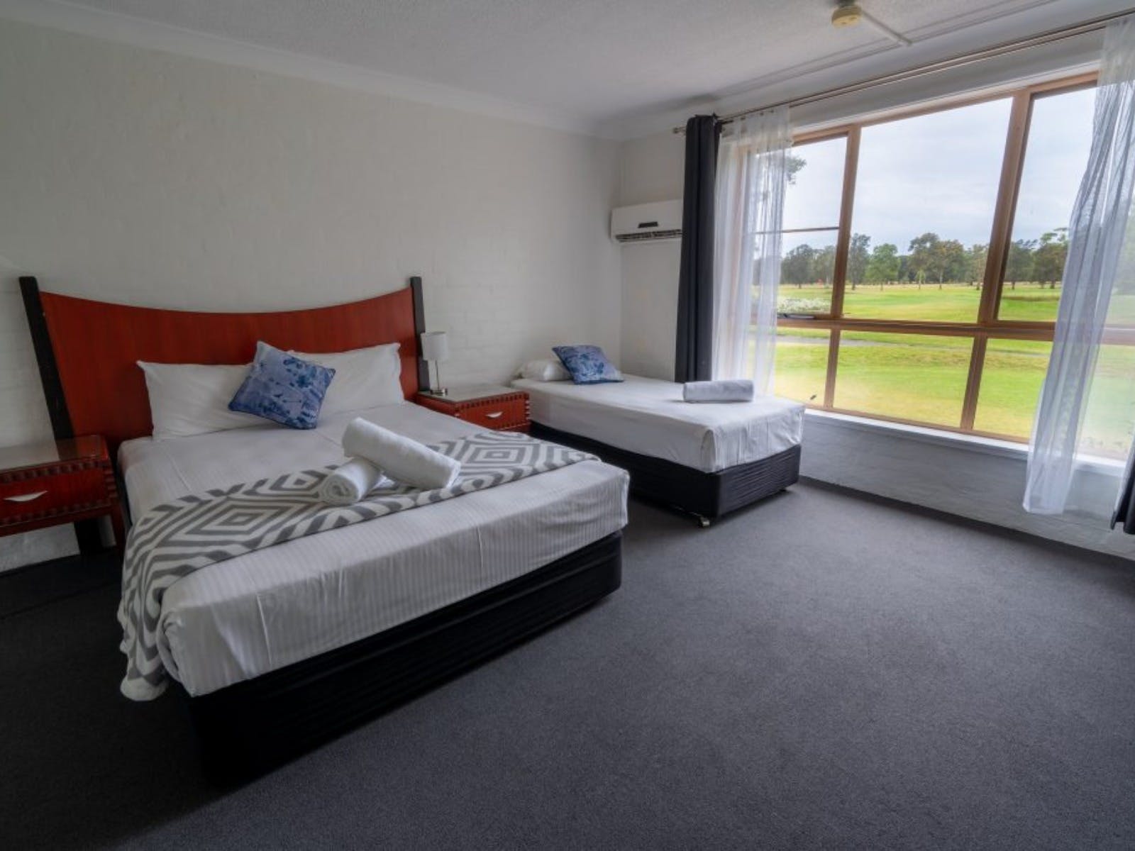 Golf Place Inn - Room Shot