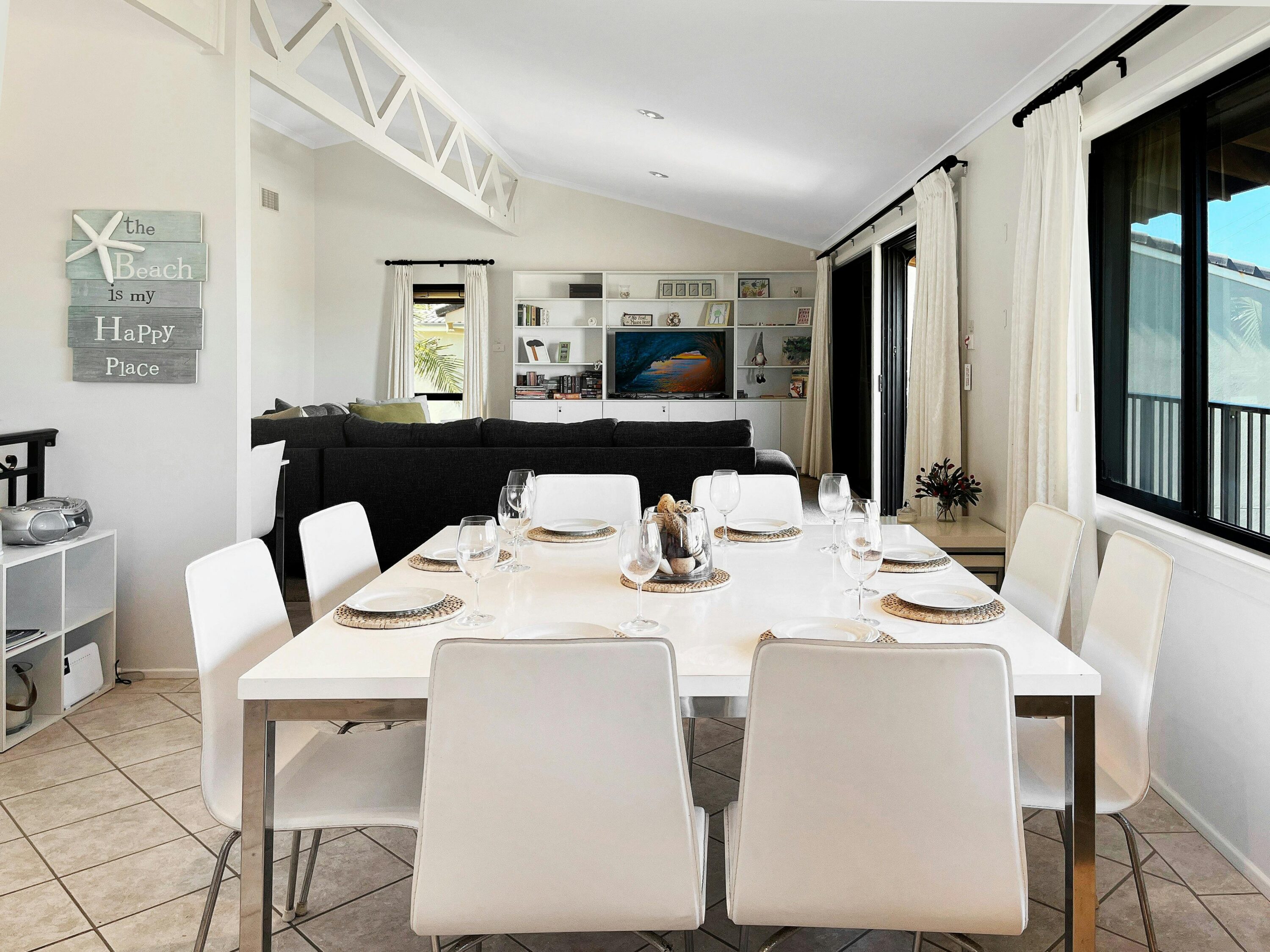 Family Getaway Opposite Warilla Beach Holiday Accommodation