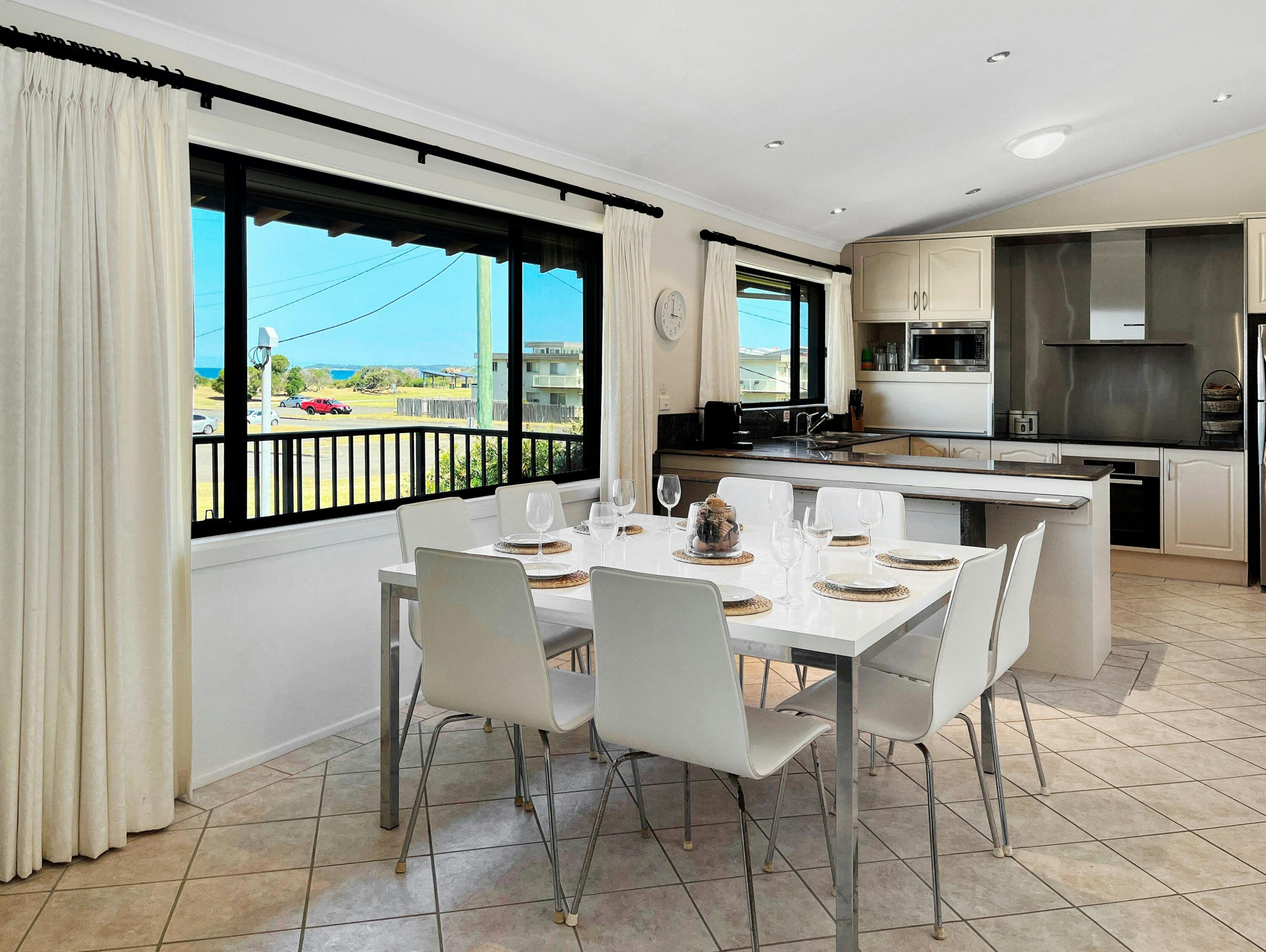 Family Getaway Opposite Warilla Beach Holiday Accommodation