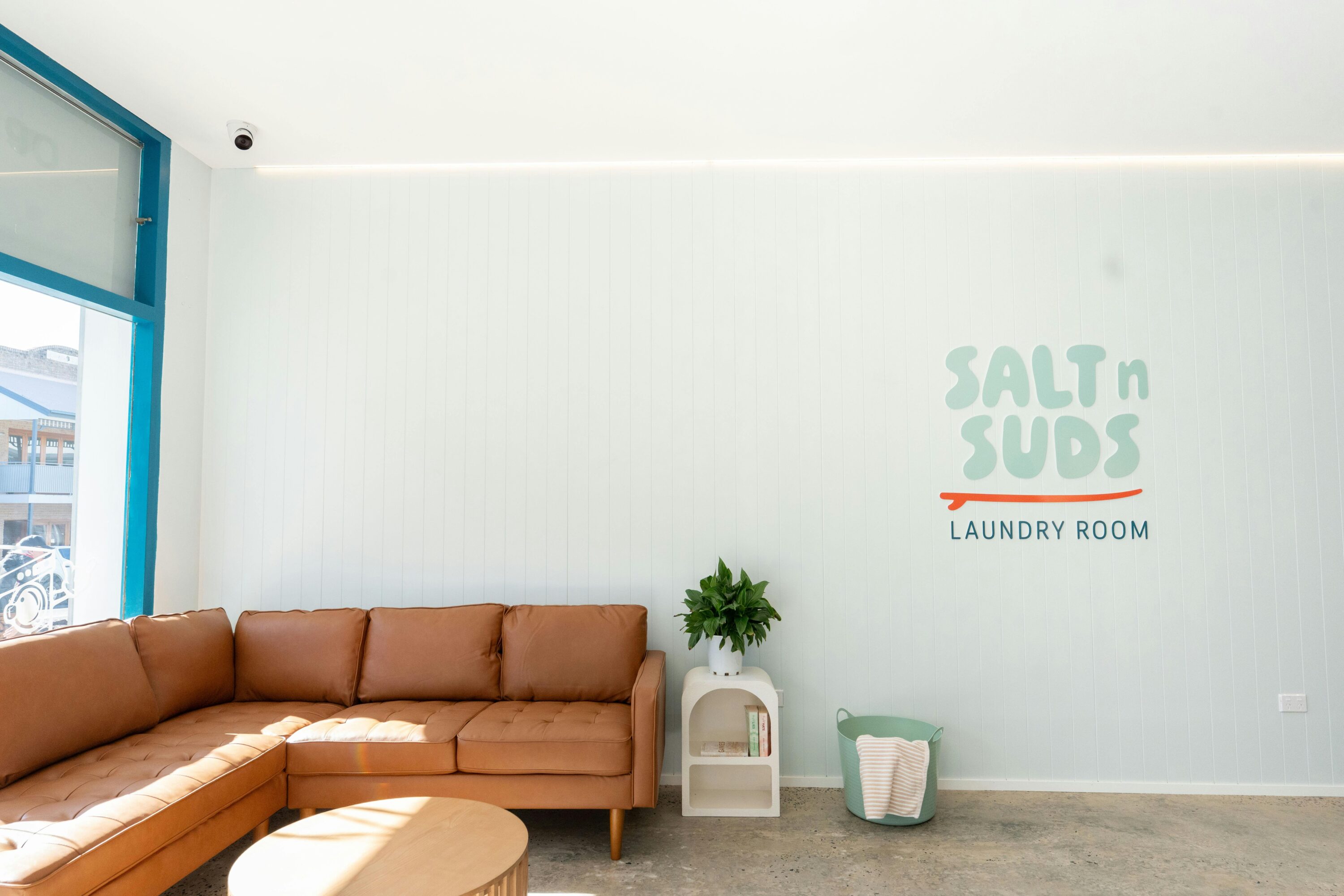 Lounge inside Salt n Suds
